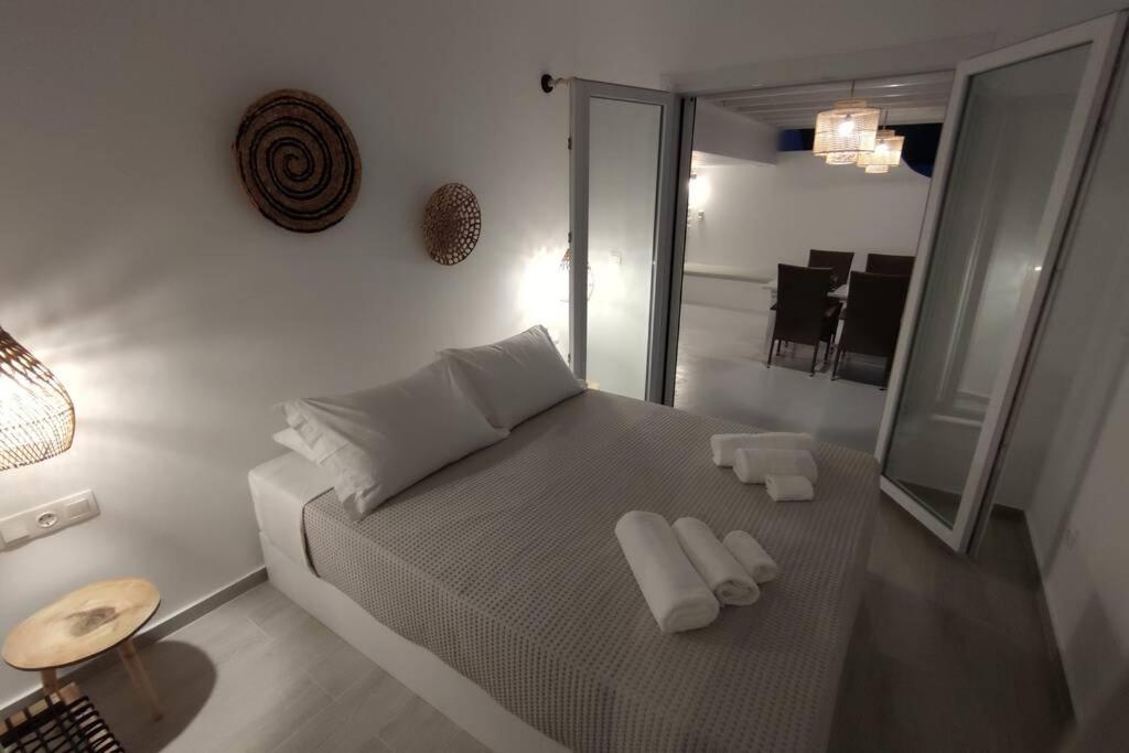 Eolia Luxury Suites Andros Batsíon Exteriör bild