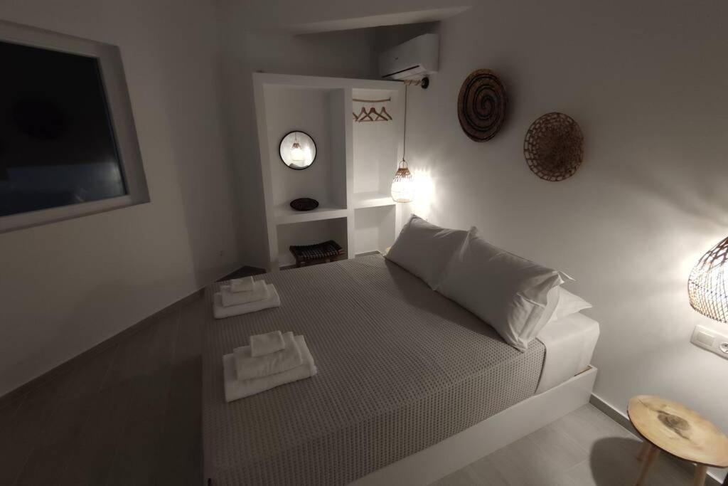 Eolia Luxury Suites Andros Batsíon Exteriör bild